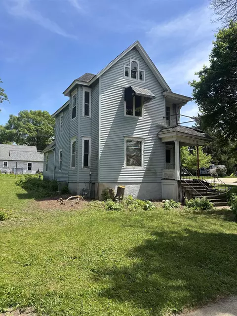 221 S 4th St, Mount Horeb, WI 53572