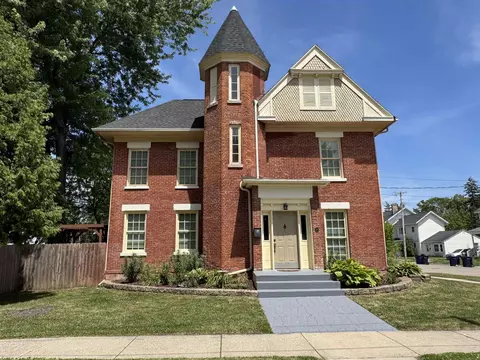 189 S High St, Janesville, WI 53548