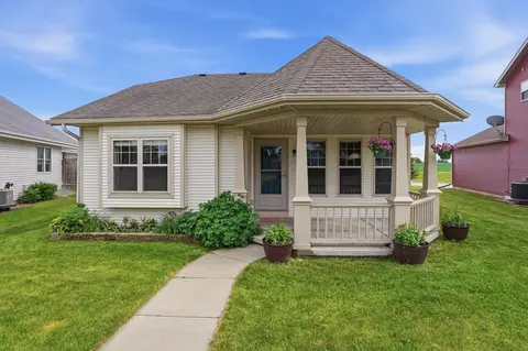 137 Covington Cove Cir, Deerfield, WI 53531