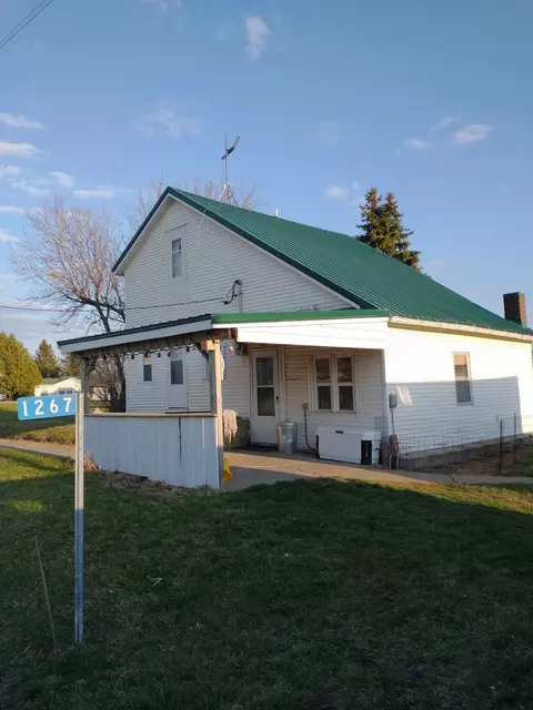 1267 Old Rossville Rd, Waukon, IA 52172