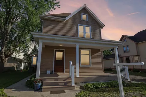 202 W 3rd St, Waunakee, WI 53597