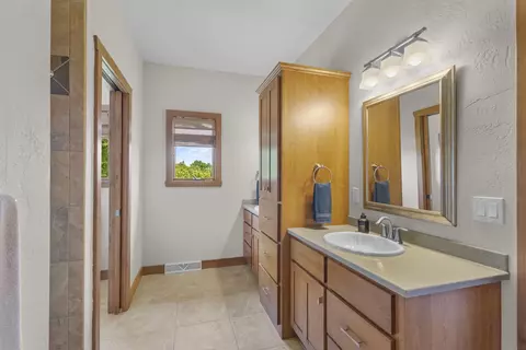 Bath - n7166 Forest Ridge Road, Ripon, WI 54971 photo 3 of 5