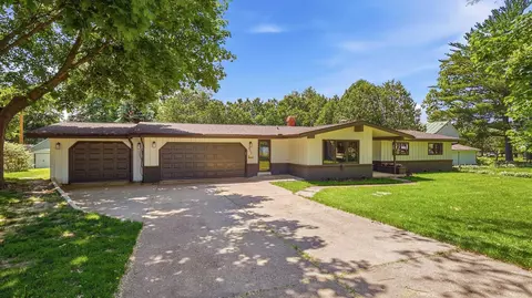 355 Elmer St, Platteville, WI 53818