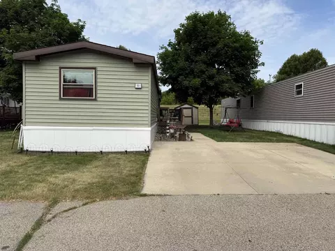 31 Maple Grove Ave, Jefferson, WI 53549