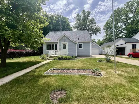 303 Garfield Ave, Evansville, WI 53536
