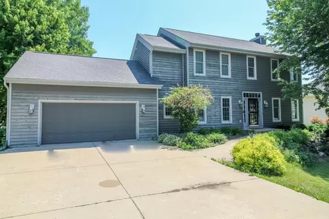 209 Waverly Dr, Cambridge, WI 53523