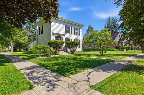 121 N 5th St, Delavan, WI 53115