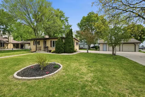 520 6th St, Prairie Du Sac, WI 53578