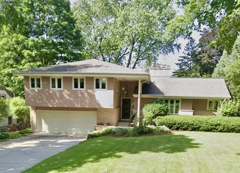 11 Fuller Dr, Madison, WI 53704