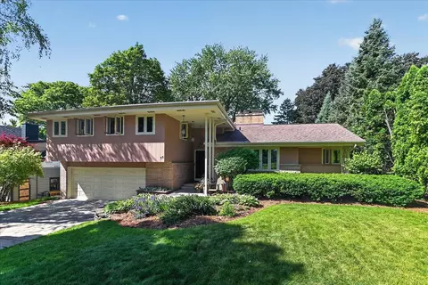 11 Fuller Dr, Madison, WI 53704