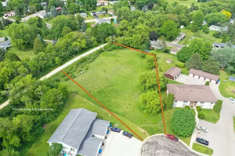 1322 Field Ct, Mount Horeb, WI 53572