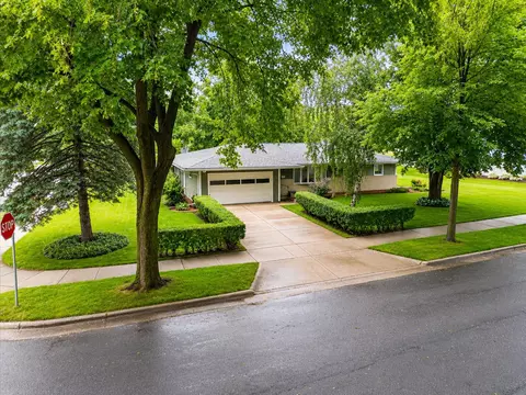 6510 Piping Rock Rd, Madison, WI 53711