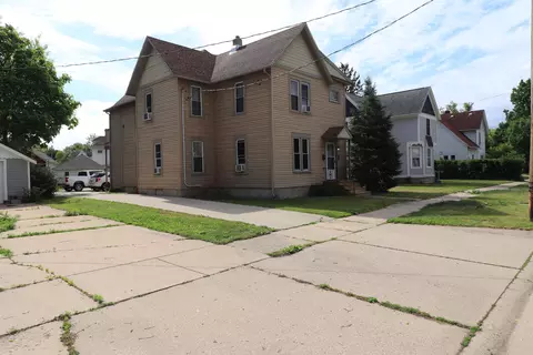 612 Yuba St, Janesville, WI 53545