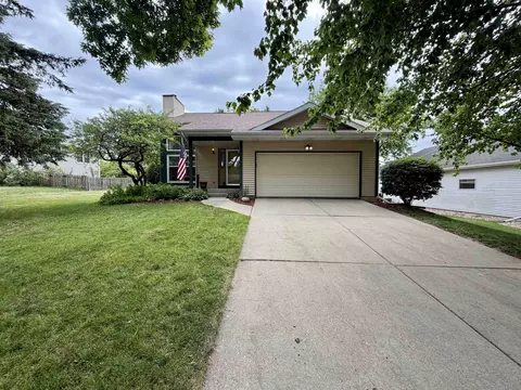2809 Maple View Dr, Madison, WI 53719