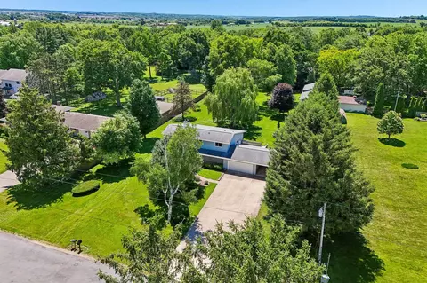 4833 Windsor Prairie Rd, Deforest, WI 53532