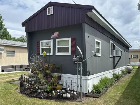 555 Ripley Ct #27, Harpers Ferry, IA 52146