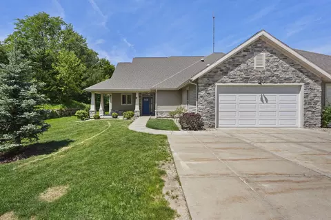 8221 Highview Dr, Madison, WI 53719