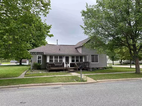 114 W 8th St, Richland Center, WI 53581