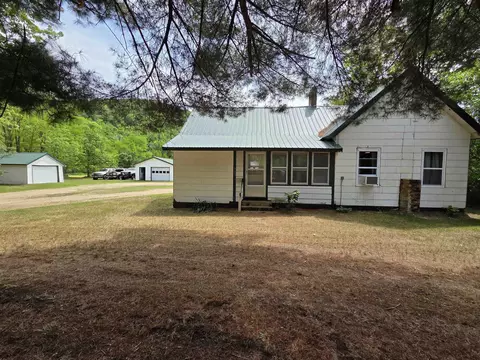 305 William St, Avoca, WI 53506