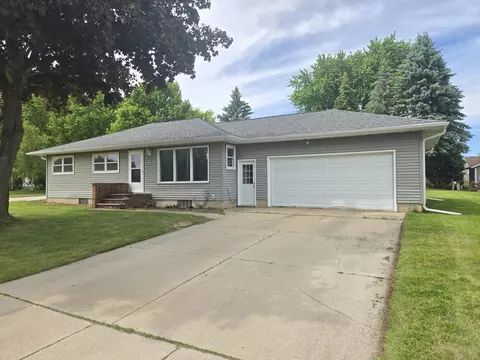 612 Beekman St, Waupun, WI 53963