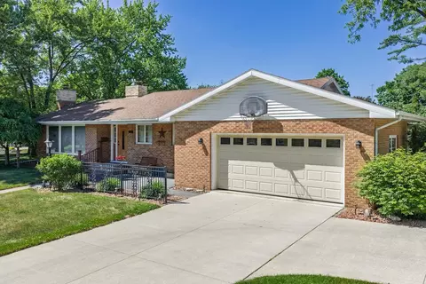 215 8th St, Reedsburg, WI 53959