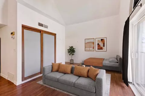 545 Donofrio Dr #8, Madison, WI 53719