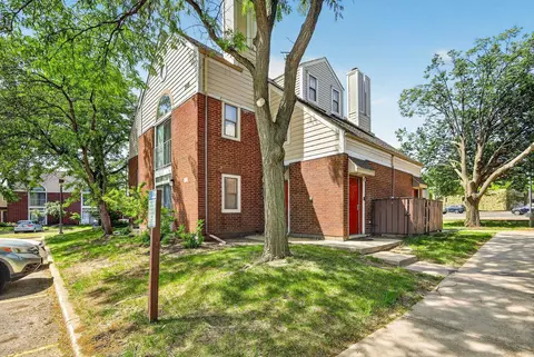 545 Donofrio Dr #8, Madison, WI 53719
