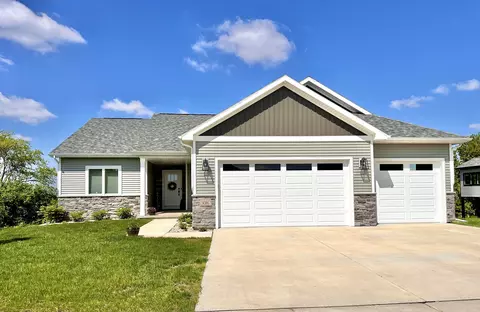 309 Michelle Ln #172, Cottage Grove, WI 53527