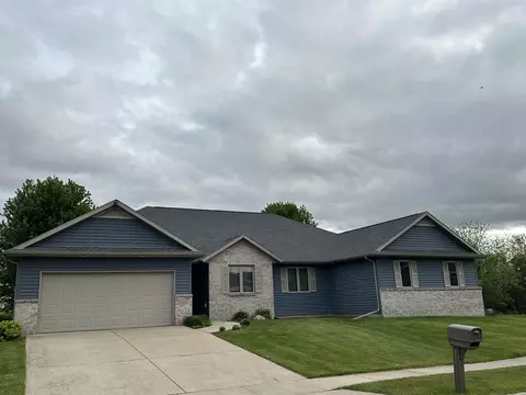 2401 Autumn Crest Rd, Stoughton, WI 53589