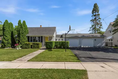 704 E South St, Beaver Dam, WI 53916
