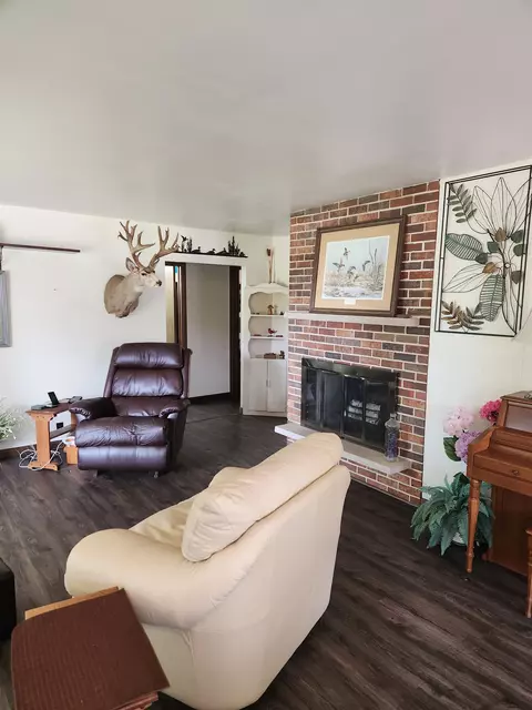 Living - w6052 County Road D, Montello, WI 53949 photo 3 of 5