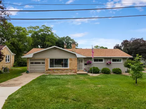 260 Holly Ct, Prairie Du Sac, WI 53578