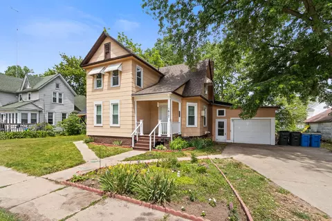 617 W Franklin St, Portage, WI 53901