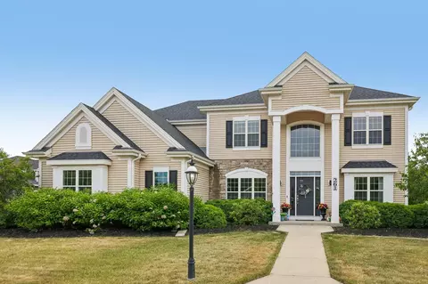 261 Ridgeway Path, Oconomowoc, WI 53066