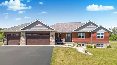 w7431 White Oak Run, Pardeeville, WI 53954