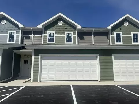 200 Settlers Dr #208, Jefferson, WI 53549