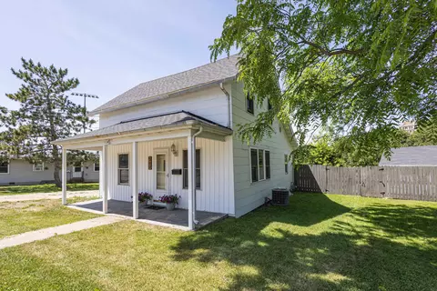 560 Southwest Rd, Platteville, WI 53818