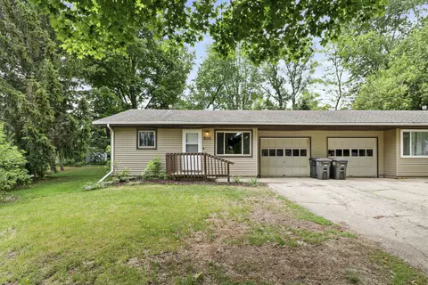 900 Monroe Ct, Stoughton, WI 53589