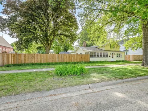 Exterior - 304 N 3rd St, Oregon, IL 61061 photo 13 of 14