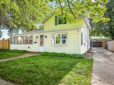 304 N 3rd St, Oregon, IL 61061