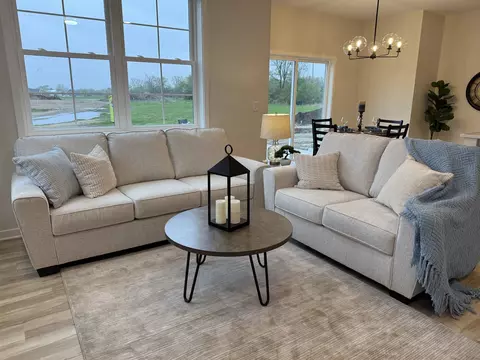 Living - 3160 S Bartells Dr, Beloit, WI 53511 photo 2 of 6