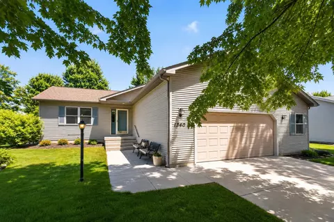 1340 Prairie Rose Dr, Sun Prairie, WI 53590