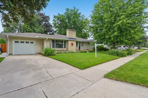 204 6th St, Waunakee, WI 53597