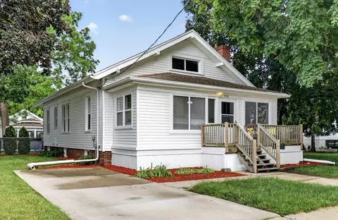 516 N Walnut St, Janesville, WI 53548