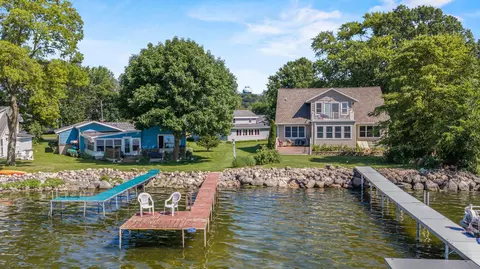 5904 Lake Edge Rd, Mcfarland, WI 53558