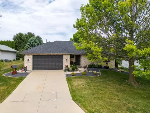 2938 Yale Dr, Janesville, WI 53548