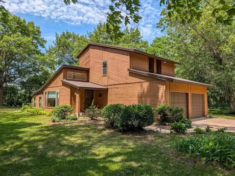 812 80-133 Rd, Avoca, WI 53506