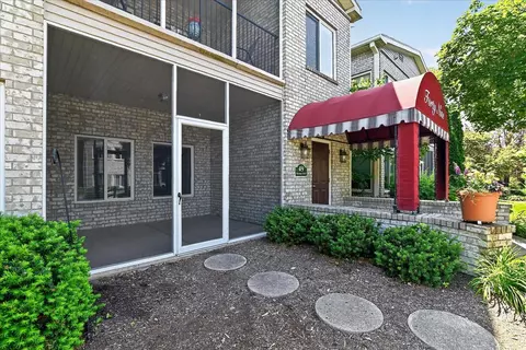 49 Cherokee Cir #101, Madison, WI 53704