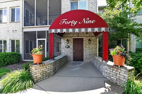 49 Cherokee Cir #101, Madison, WI 53704