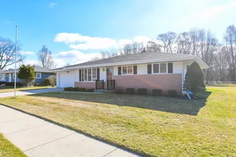 257 Mohawk Rd, Janesville, WI 53545